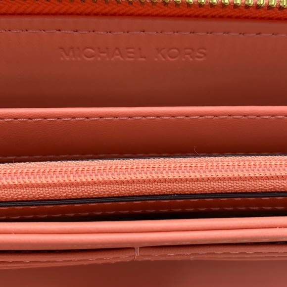 MICHAEL KORS Jet Set Travel Large Travel Continental Leather
Color: SHERBERT - Picture 13 of 16